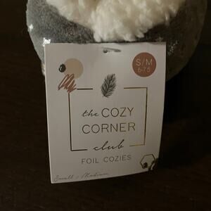 The Cozy Corner Club Foil Cozies Star Slippers Silver White S/M 6-7.5